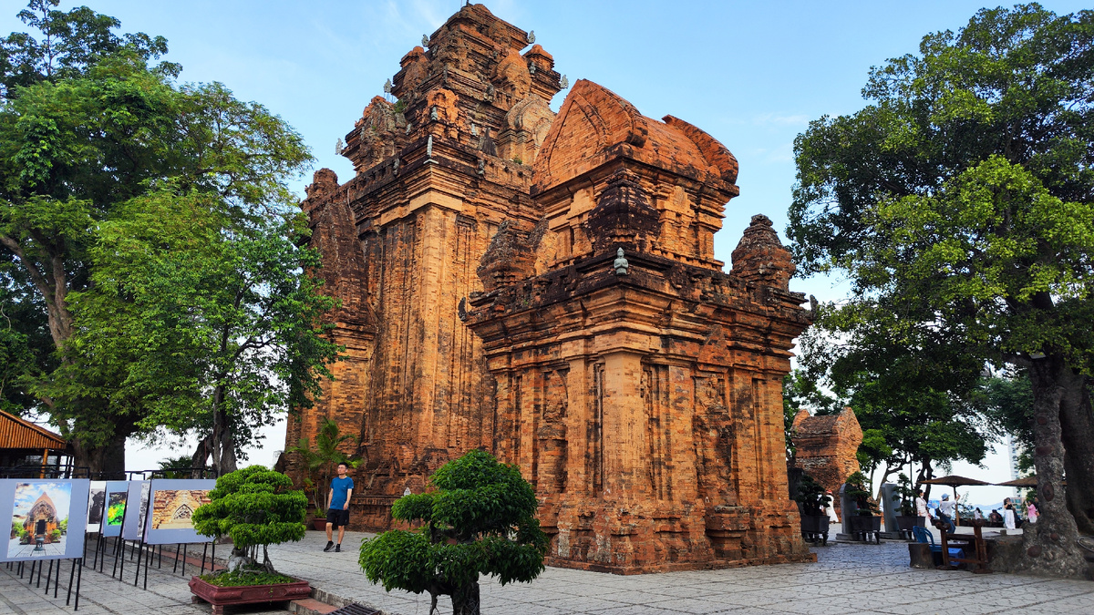 Чамские башни По Нагар 