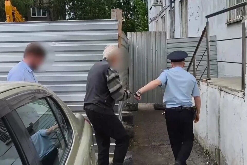 Дед так до конца и не понял, что убил внучку и правнучку. Фото: СК