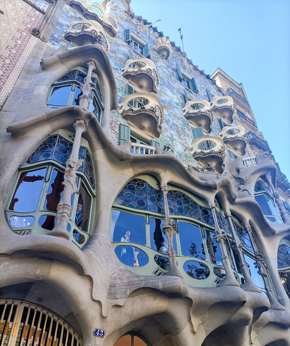 Антонио Гауди. Дом Батльо.1904 . Модернизм. Барселона.Фото автора.