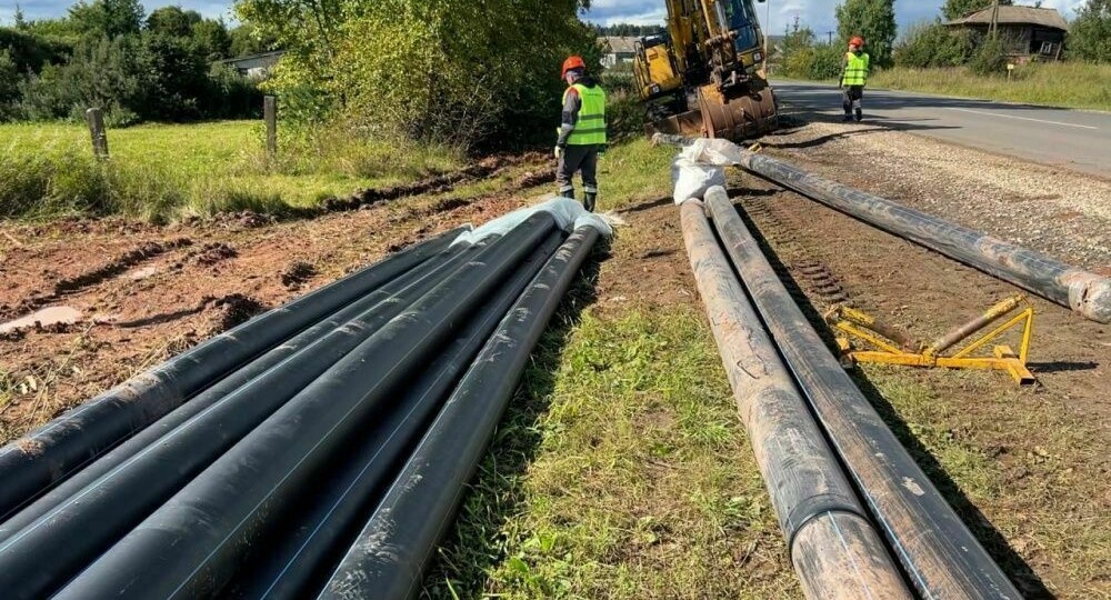 В Садаковском и Костино заменяют старый водопровод