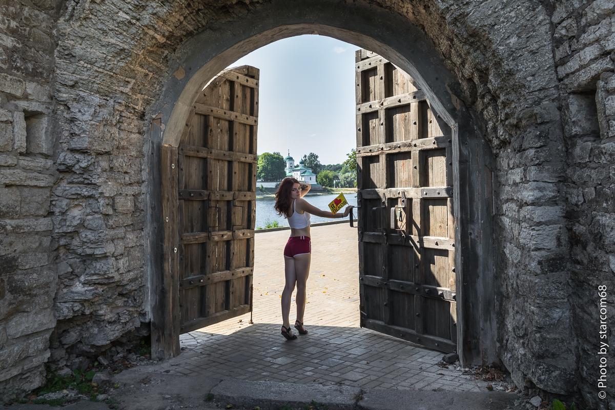 В Покровских воротах. Пролистывайте галерею вправо =>