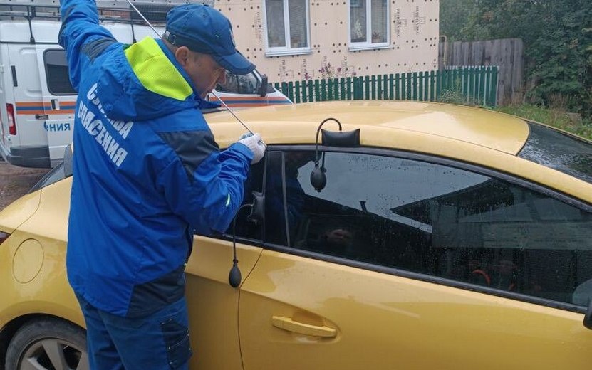    Двухлетнего малыша спасли из запертой машины в Удмуртии