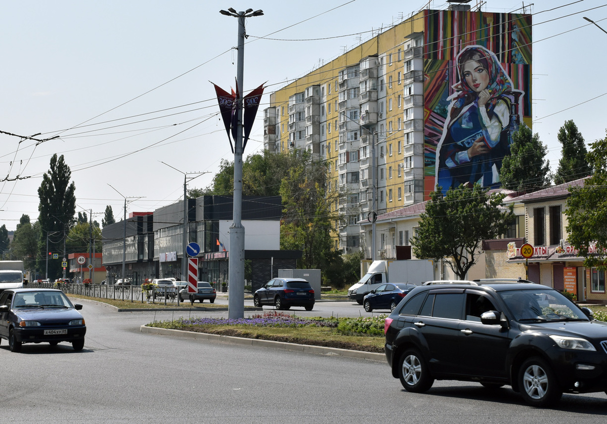 Вот так выглядит мурал на фасаде дома № 32 по улице Октябрьской. Фото Светланы ОСЕЦКОЙ.