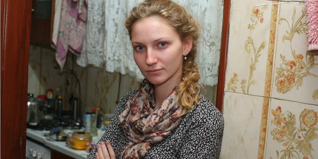 — А почему я должна сидеть бесплатно с твоим ребенком?