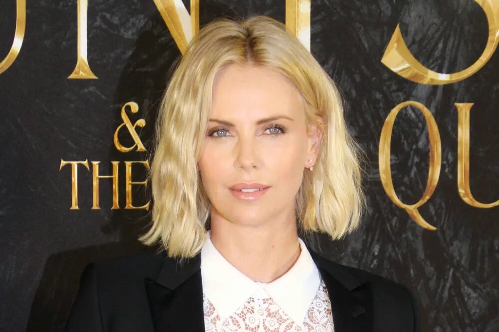 Шарлиз Терон демонстрирует выдержанную элегантность