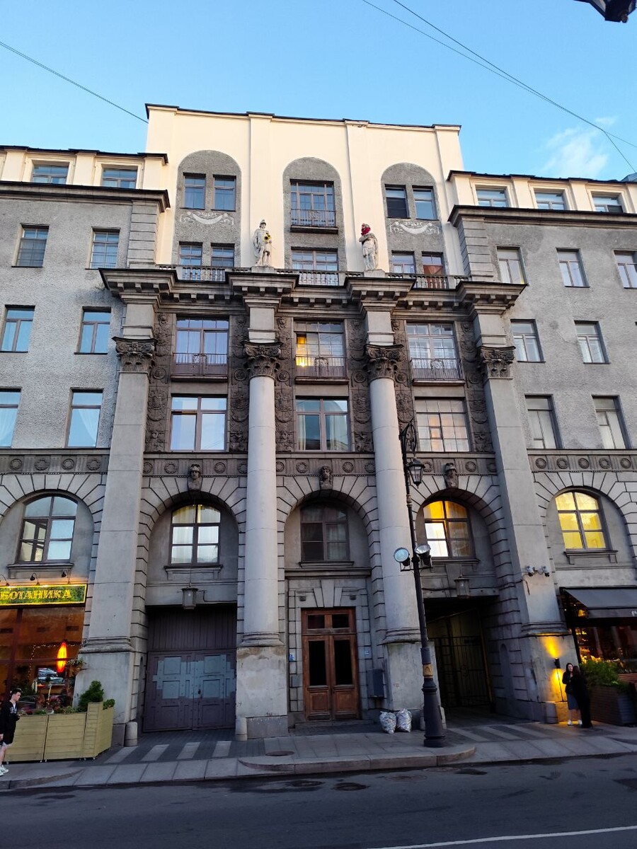 Доходный дом статского советника Соловейчика, Питер