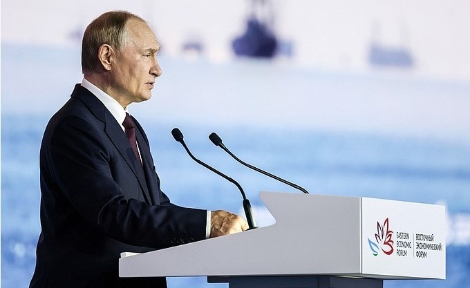 Владимир Путин в ходе ВЭФ рассказал, что будет с зарплатами в России