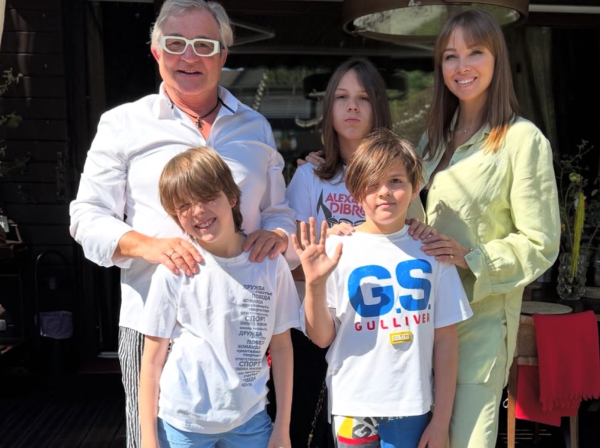 Полина и Дмитрий Дибровы с сыновьями. Фото социальные сети Полины/@polinadibrova