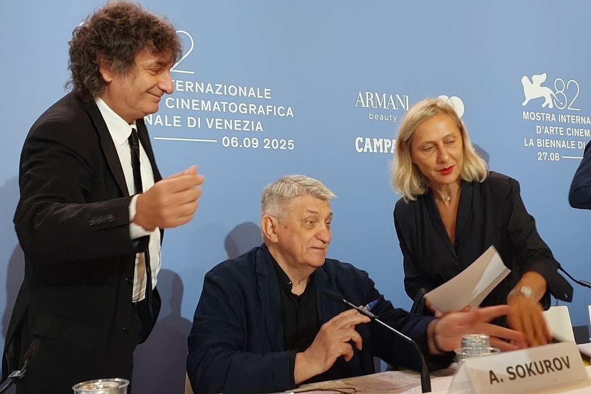 Александр Сокуров на Венецианском кинофестивале, соцсети