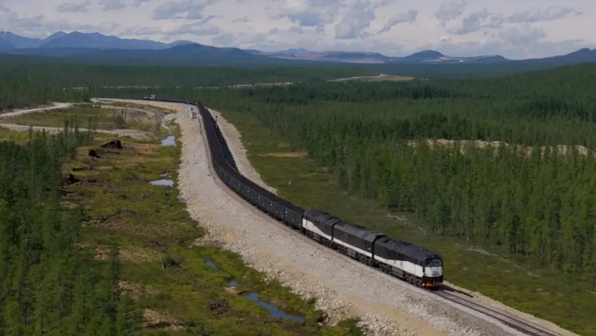 Так выглядит ТЖД, проходящая через тайгу. Фото: Антон Шевченко, информагентство ХКС.