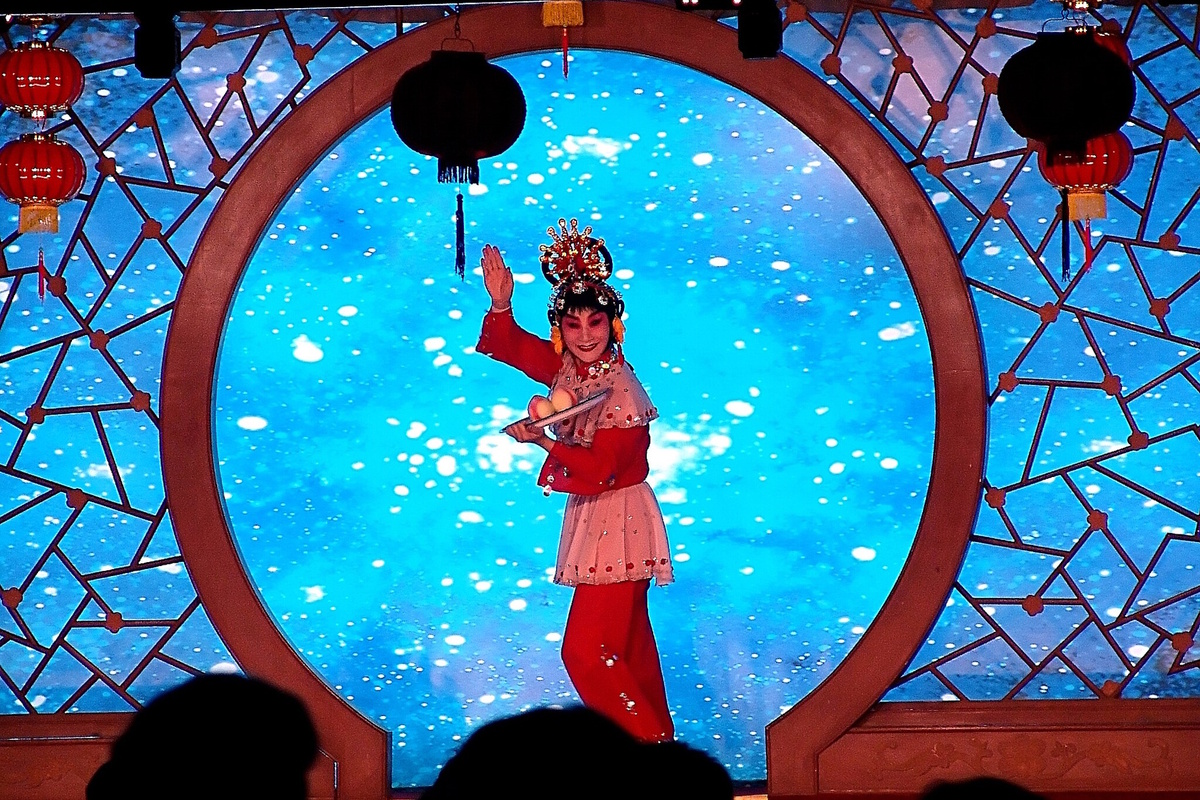 Фрагмент Пекинской оперы. Источник фото: Photographer: Saad Akhtar, CC BY 2.0 <https://creativecommons.org/licenses/by/2.0>, via Wikimedia Commons