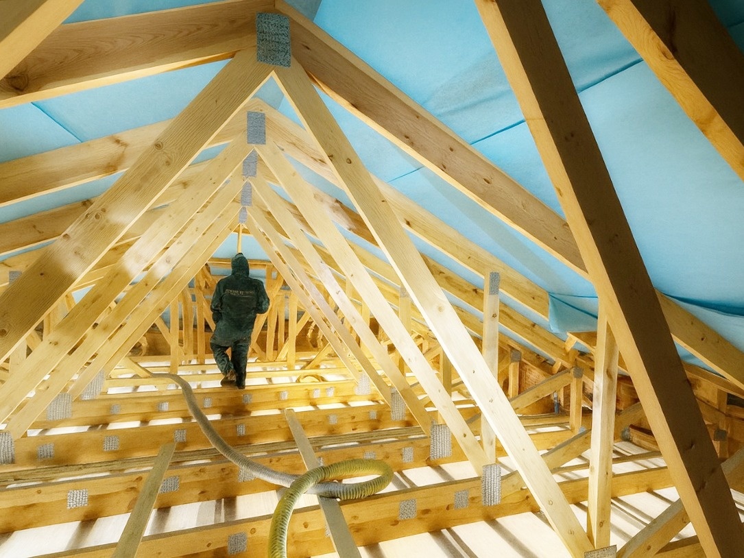 Чердак без утепления: через перекрытие уходит до 30% тепла