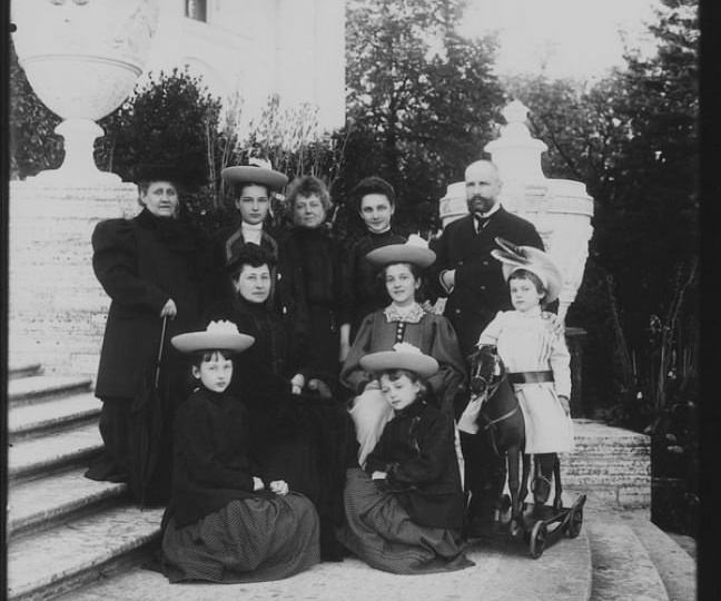 Чем генограмма отличается от генеалогического древа? Объясняем на примерах