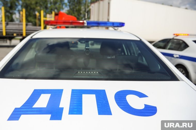    На место аварии прибыли инспекторы ДПС