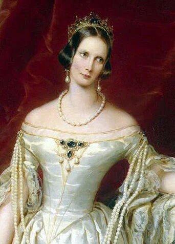 Этот портрет тоже льстит Марии Фёдоровне. Но костюм больше соответствует духу историзма, который вошёл в  моду в 1820-е годы; и  воплощением  которого стал парк Александрия.