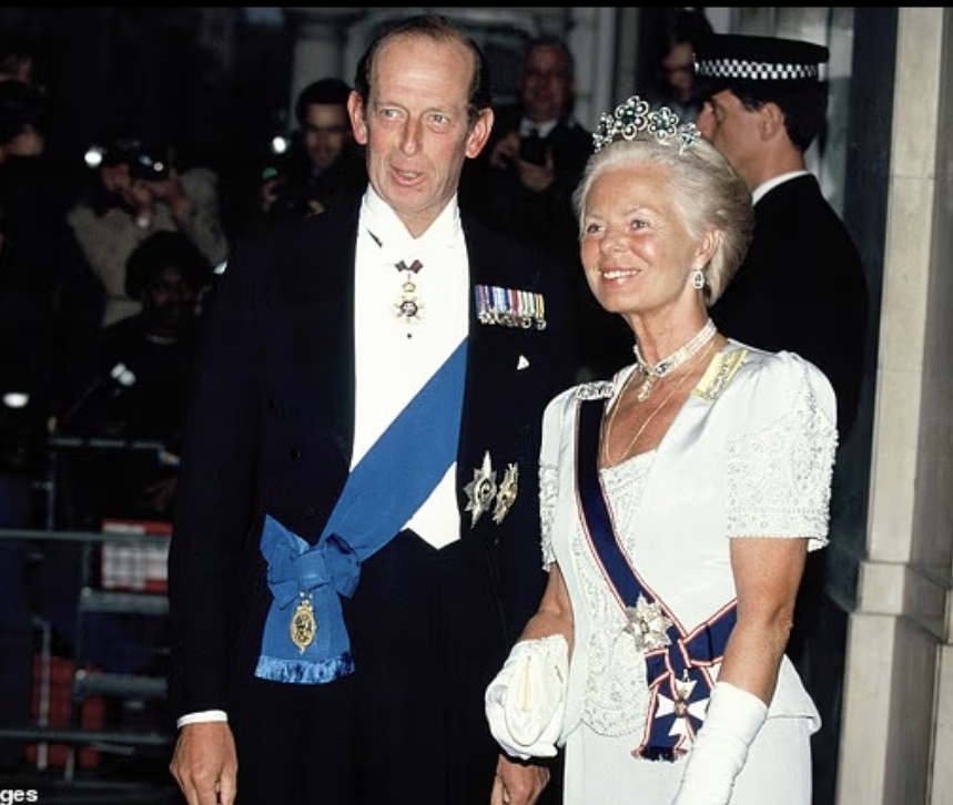 Выйдя замуж за принца Эдуарда, герцога Кентского, двоюродного брата королевы Елизаветы, пара, изображенная вместе в 1991 году. 