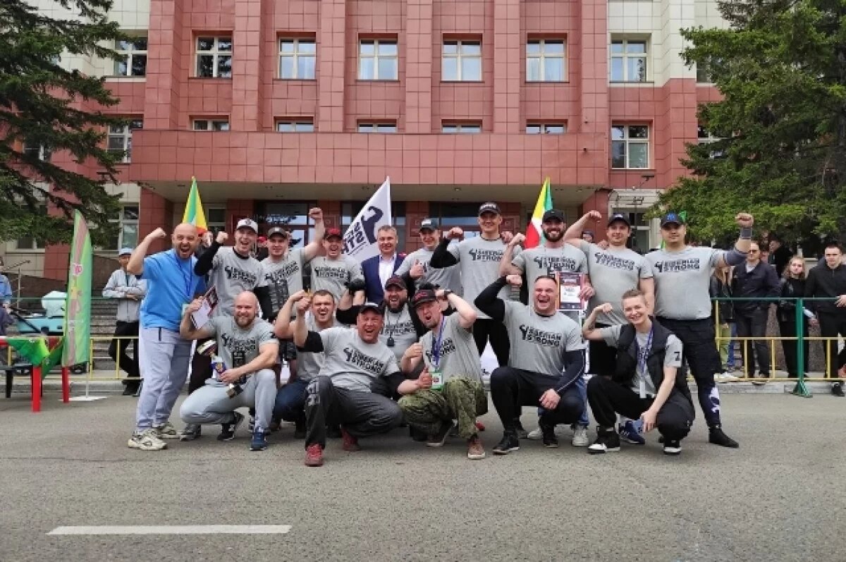    Омский силач взял два «золота» на чемпионате России