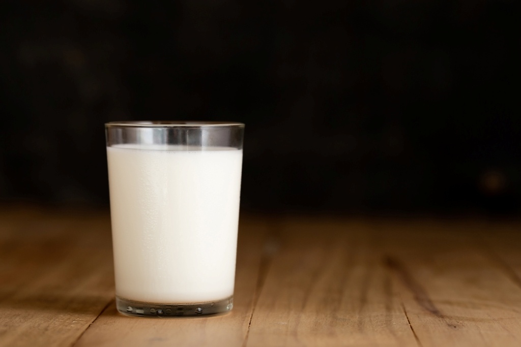    glass of milk against Светлана ГОРЯЧЕВА