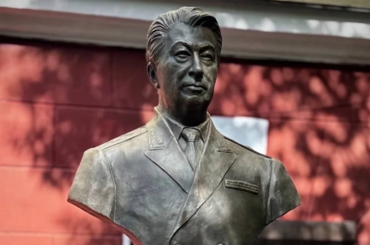    Бюст первому транспортному прокурору Восточной Сибири установили в Иркутске