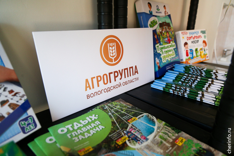    С сентября две агрогруппы заработали в центре "Наши дети". Летом будущие аграрии будут выращивать овощи и зелень, зимой и весной - рассаду.