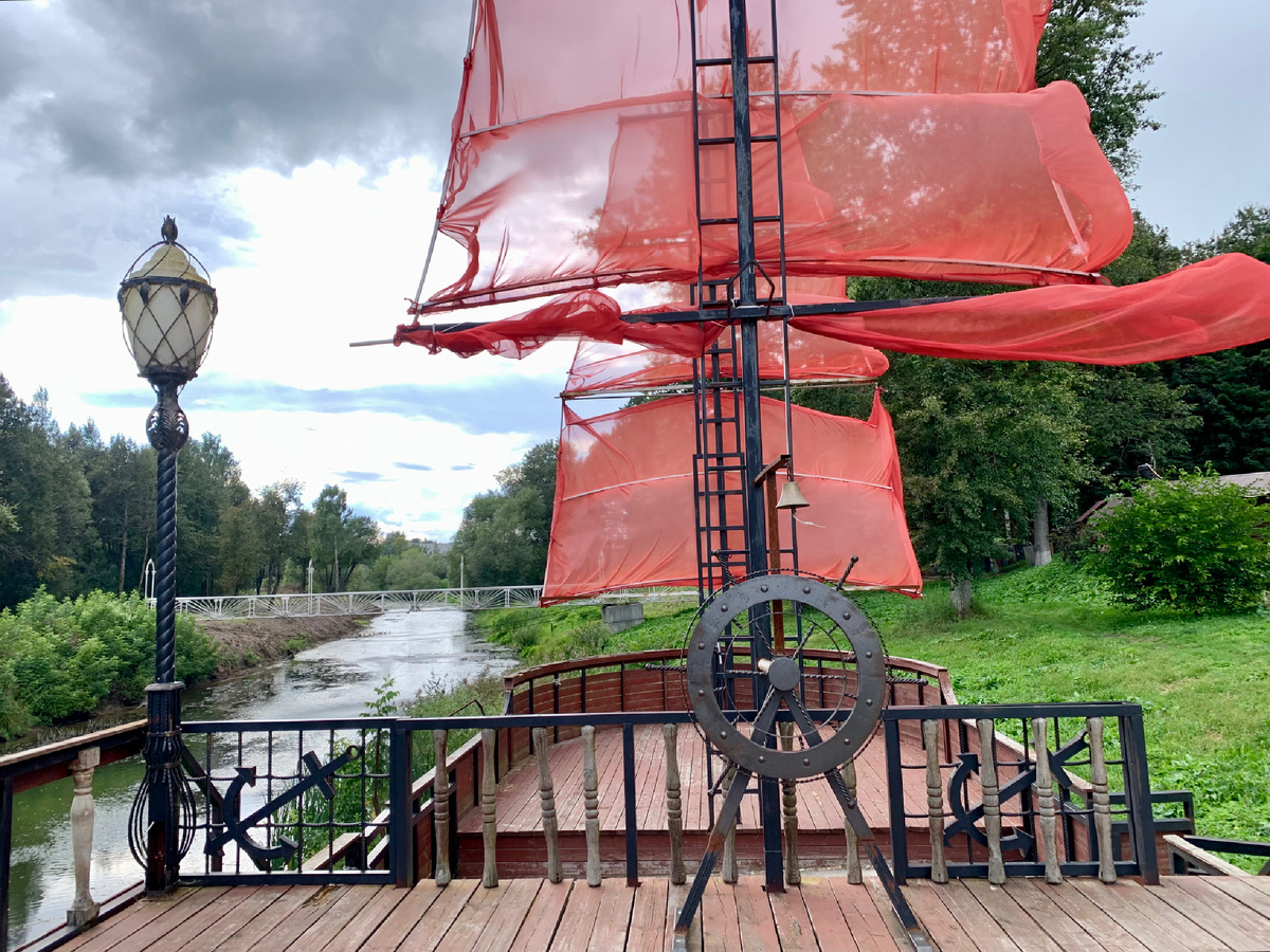 Понимаю, что  фото вообще не в тему… но пусть эти красные паруса будет, как путь к новой жизни