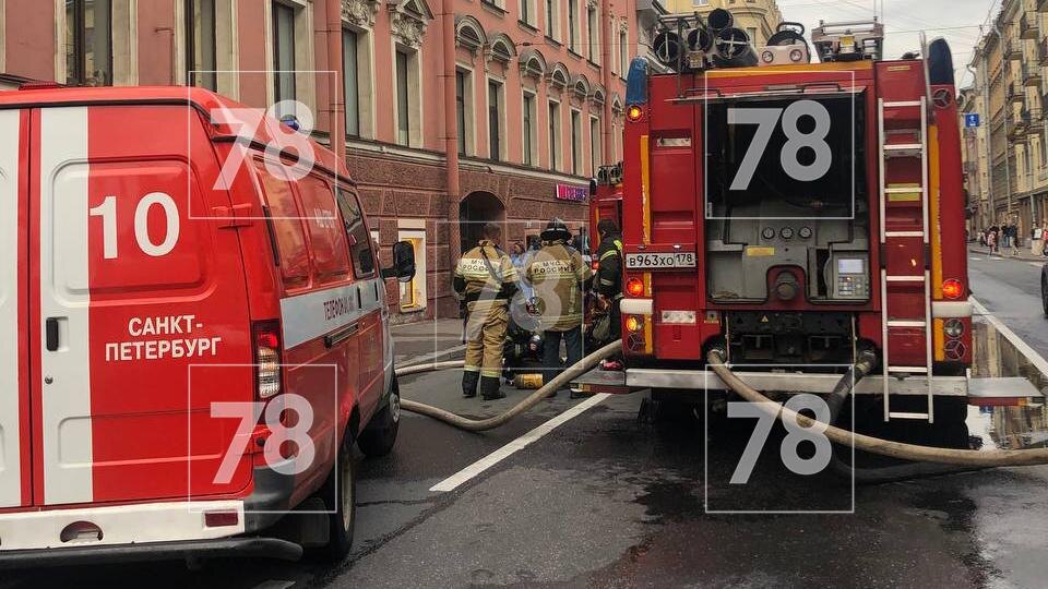 Из горящего дома в Петроградском районе эвакуировали 8 человек