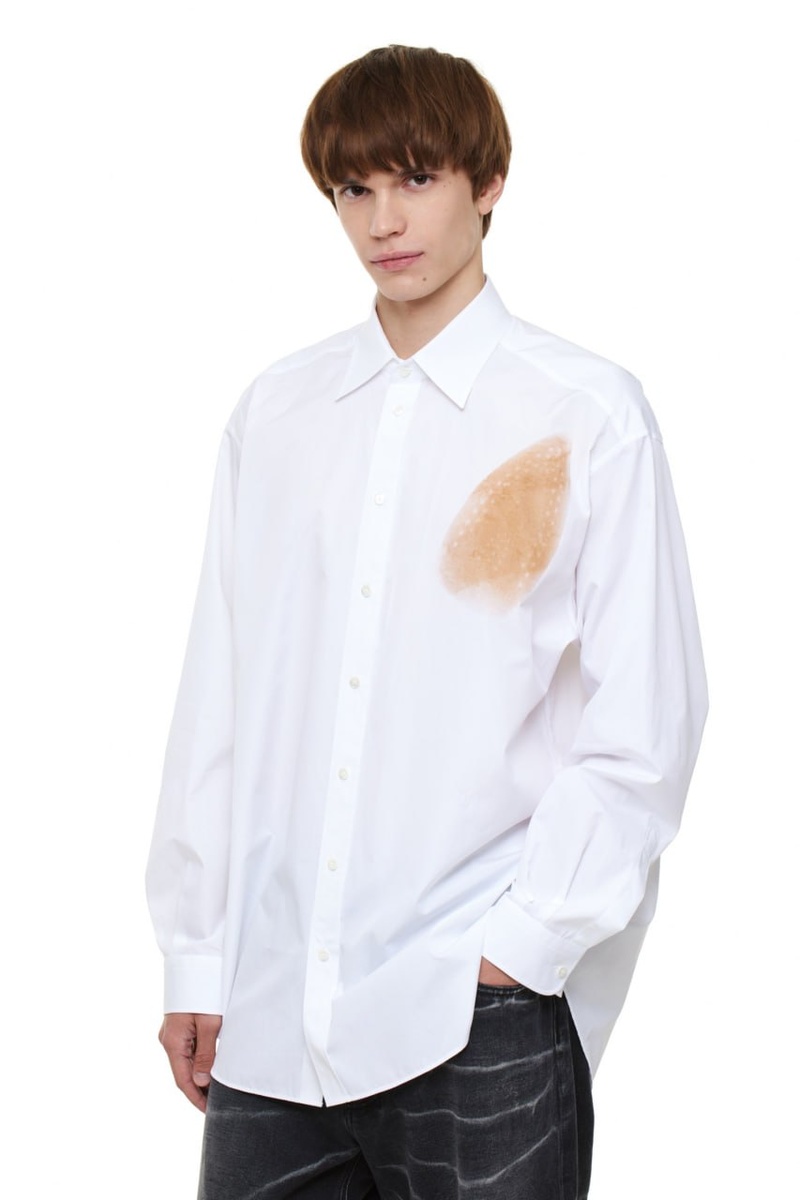 Moschino выпустил рубашку с принтом в виде пятна от утюга за 78 600₽