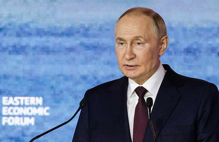    Президент РФ Владимир Путин во время пленарного заседания Восточного экономического форума - 2025.Владимир Смирнов/ТАСС