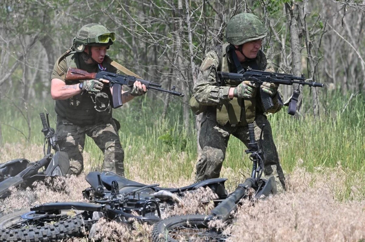    Наши войска работают, как по учебнику, отрезая опорники ВСУ друг от друга и уничтожая их по отдельности.