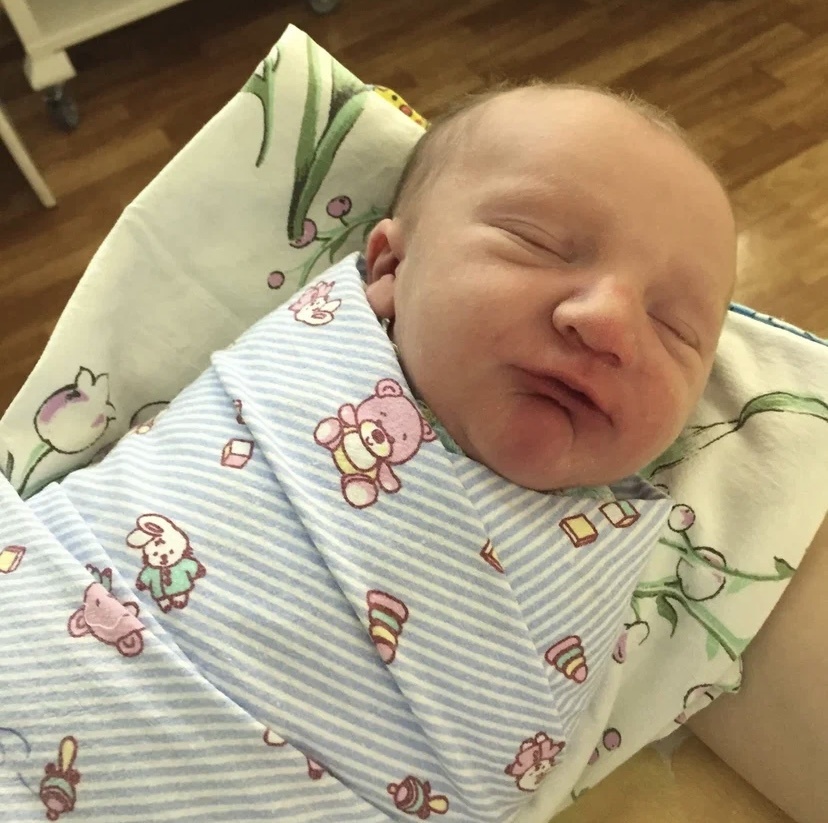 Димочка Боронин в роддоме.