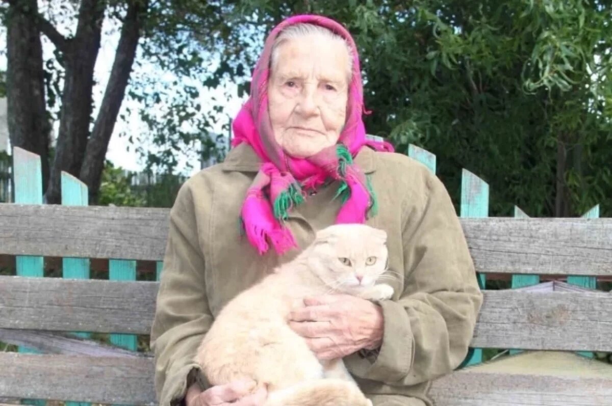    Губернатор Тюменской области поздравил ветерана труда со 100-летием