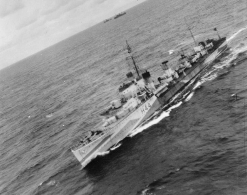 Британский эсминец «Хайлендер» в плавании в Северной Атлантике