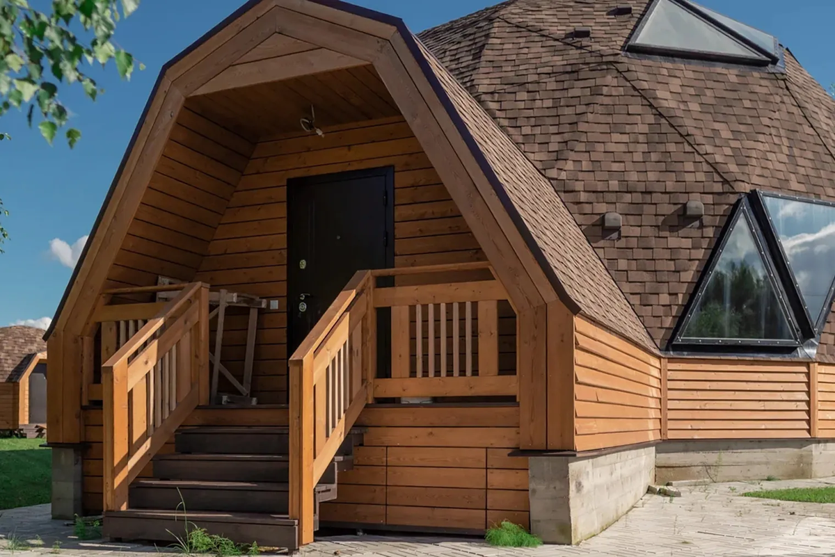 Здесь сделан ленточный фундамент с полами по грунту