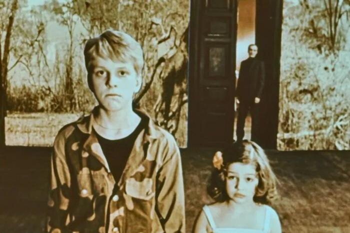 Фильм «Вельд» — это прекрасный пример научной фантастики 80-х. Обложка заставляет вспомнить мультфильм Heavy Metal. Фото © «Вельд», режиссёр Назим Туляходжаев, сценаристы Назим Туляходжаев, Рэй Брэдбери / Kinopoiskatomic:embed 8
