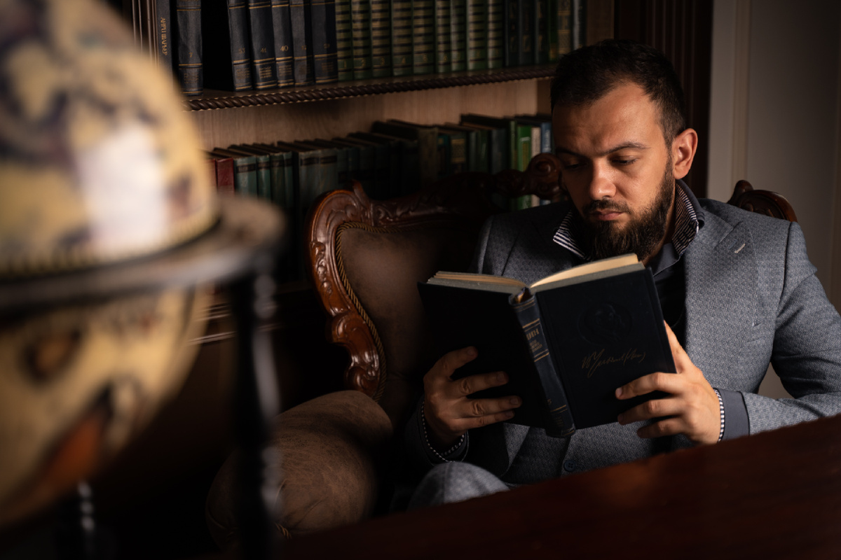 «Человека легче обмануть, чем доказать ему, что он был обманут».