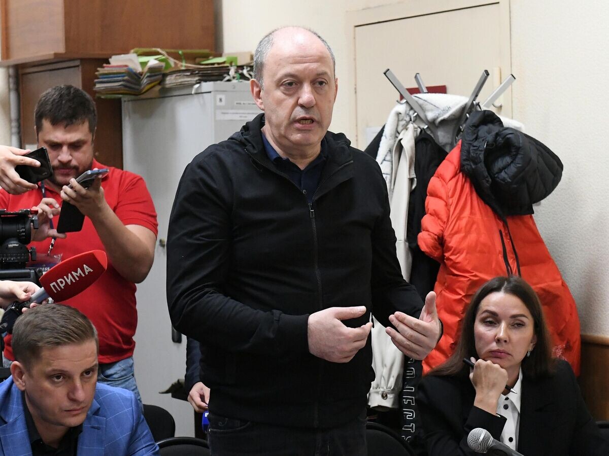   Бывший заместитель главы Росприроднадзора Олег Митволь во время заседания Железнодорожного районного суда по делу о хищениях денежных средств© РИА Новости / Илья Наймушин