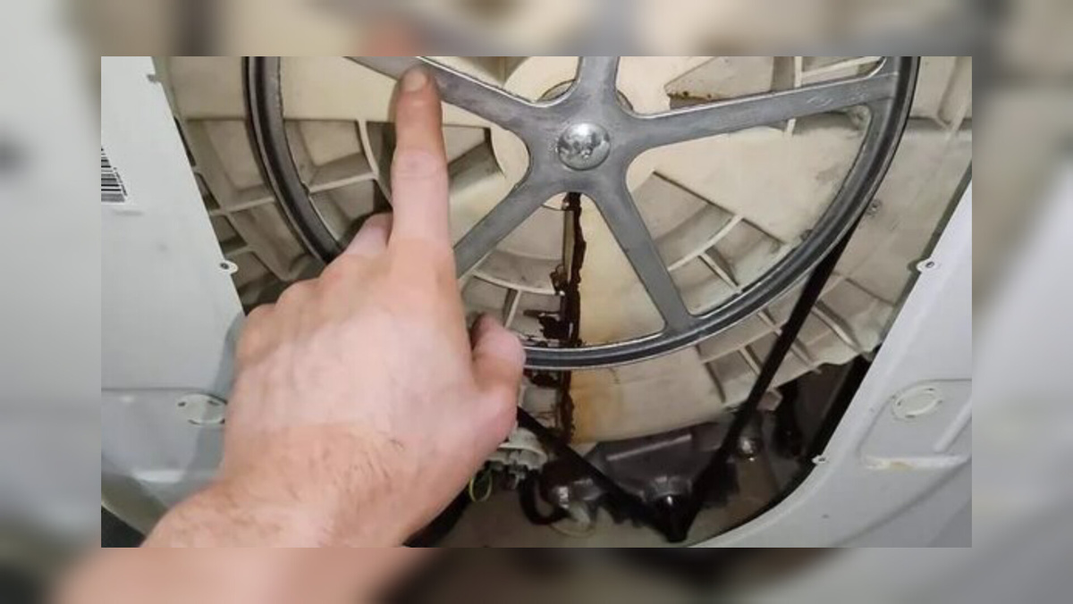 Протечка из под подшипника на колодку мотора.