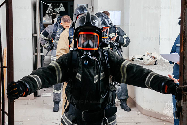 Вертикaльный вызов приняли пожарные Твери