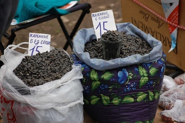 Помните бабушек с семечками?    Сколько стоили семечки в СССР? 3 копейки за стаканчик.