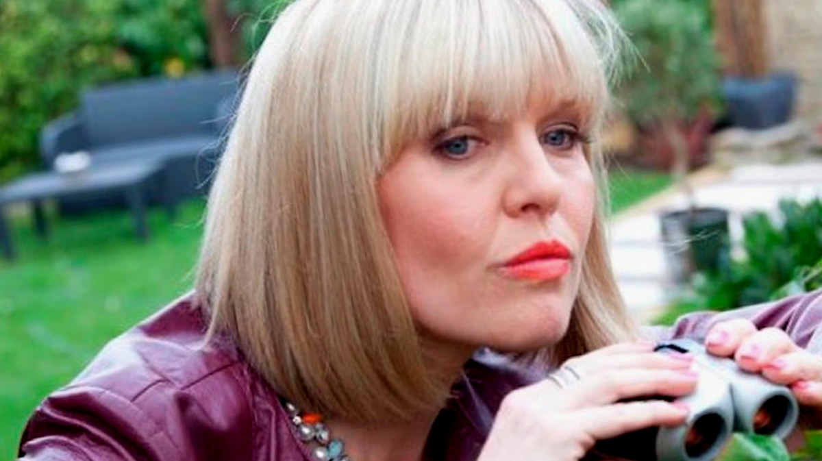 кадр из сериала "Агата Рейзин"