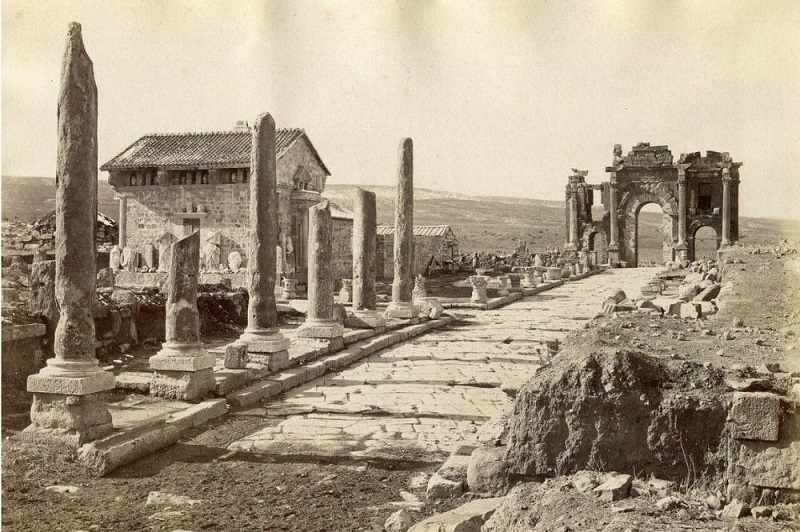 Фото руин древнего города Тимгад