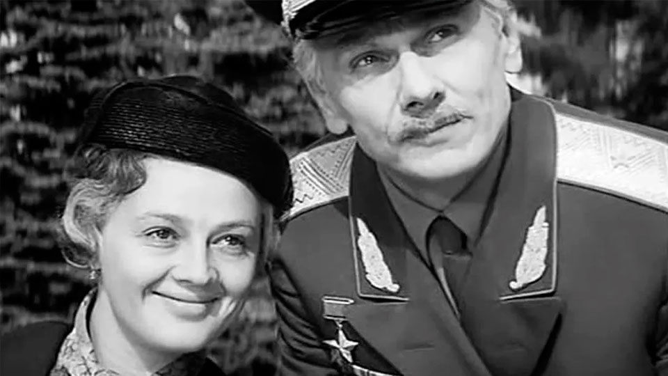 Алина Покровская в фильме "Офицеры"