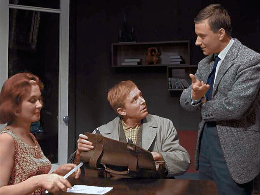 Дима Семицветов: Я не настолько богат, чтобы оплачивать ещё и стихийные бедствия. Разговор со страховым агентом о страховке на машину в фильме «Берегись автомобиля», 1966 г.