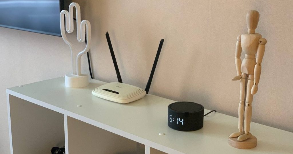 Уберите Wi-Fi-роутер подальше от этих вещей: какие предметы убивают скорость интернета