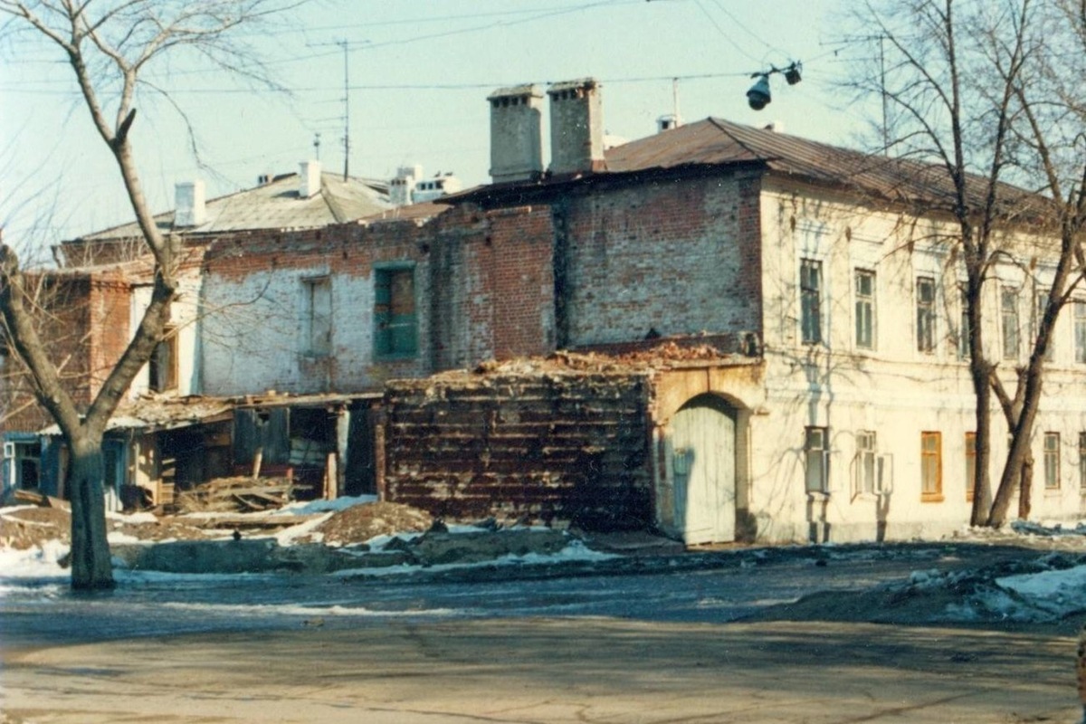    Угол Фатиха Карима и Каюма Насыри, 1990-е. Предоставлено Рушаном Шамсутдиновым