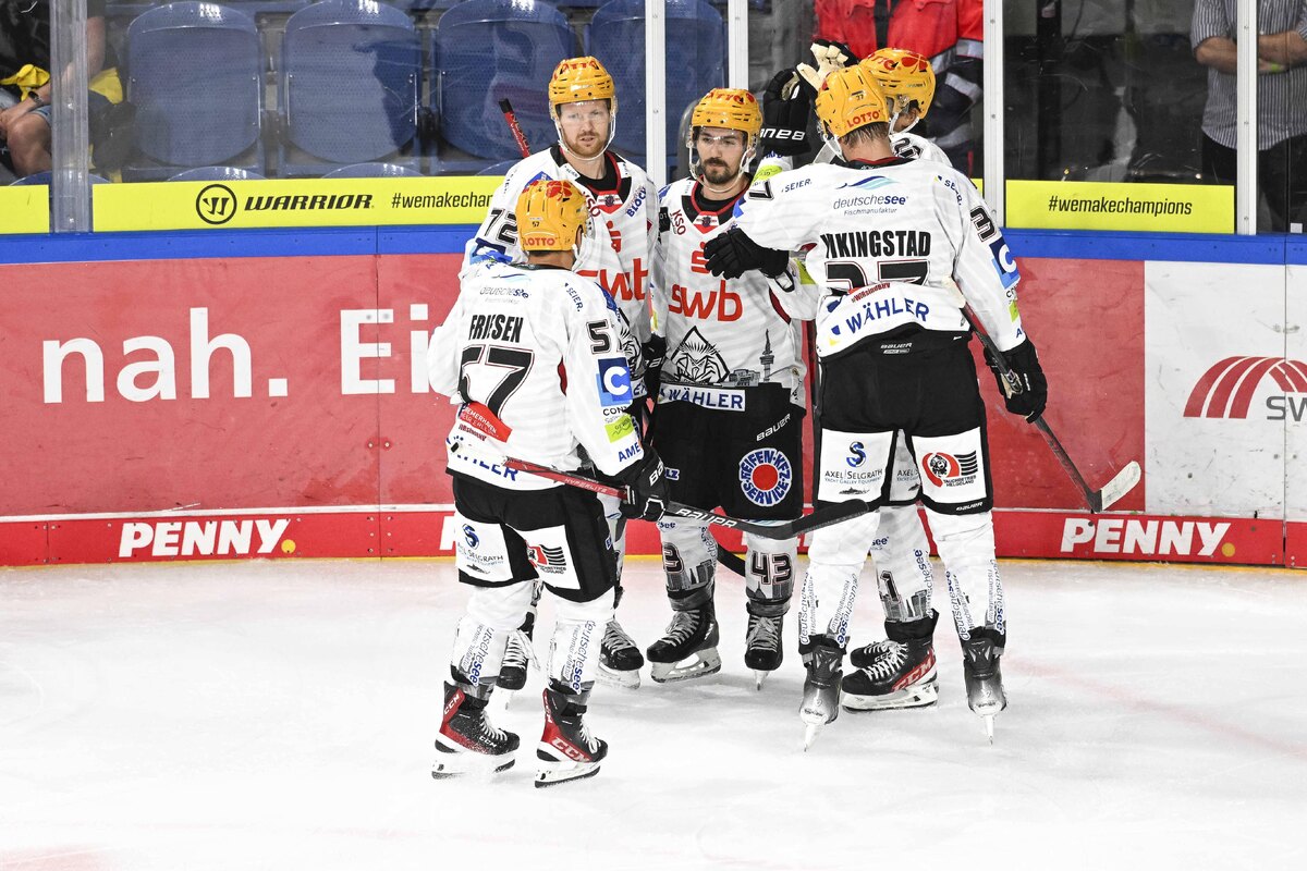 Global Look Press📷Хоккеисты «Слована»