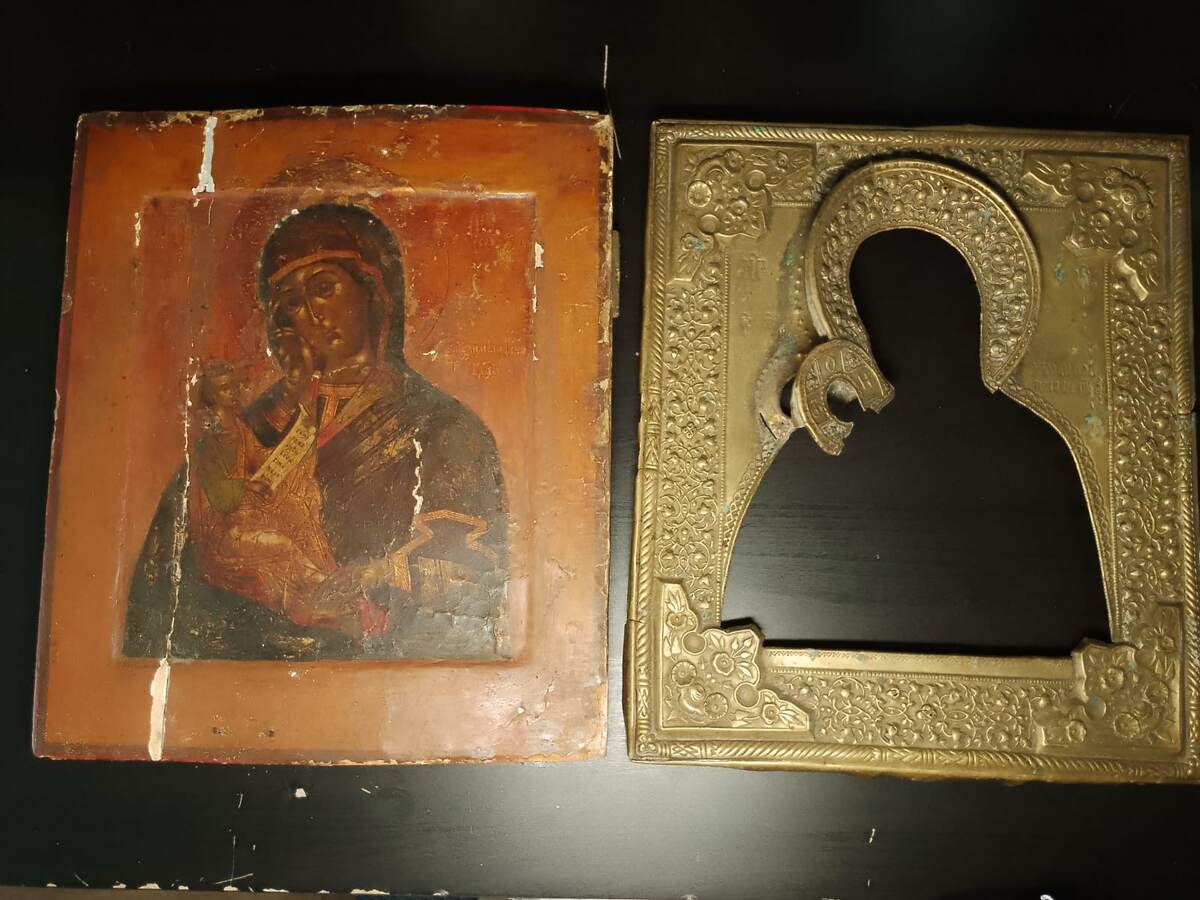 Икона "Утоли моя печали". Вид под окладом. Фото автора.