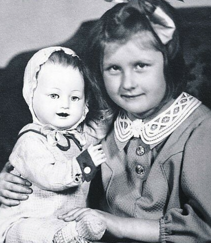 Людмила Иванова в детстве