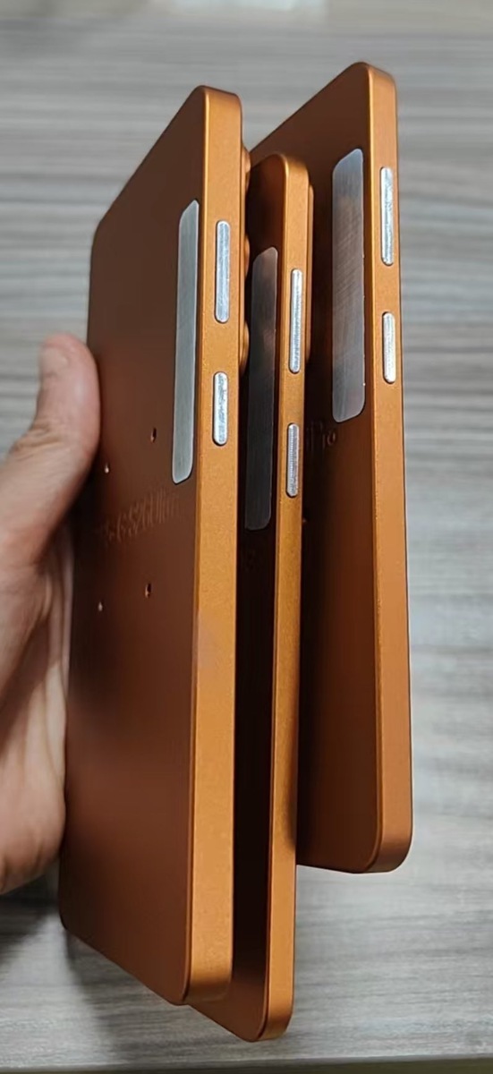 Фото: Sonny Dickson  📷
