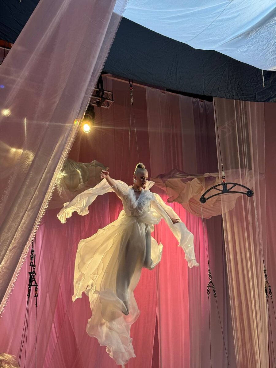 На съемках клипа к песне "Мотылёк" для представительницы Белоруссии. Фото сайта Интервидения` в Телеграмм